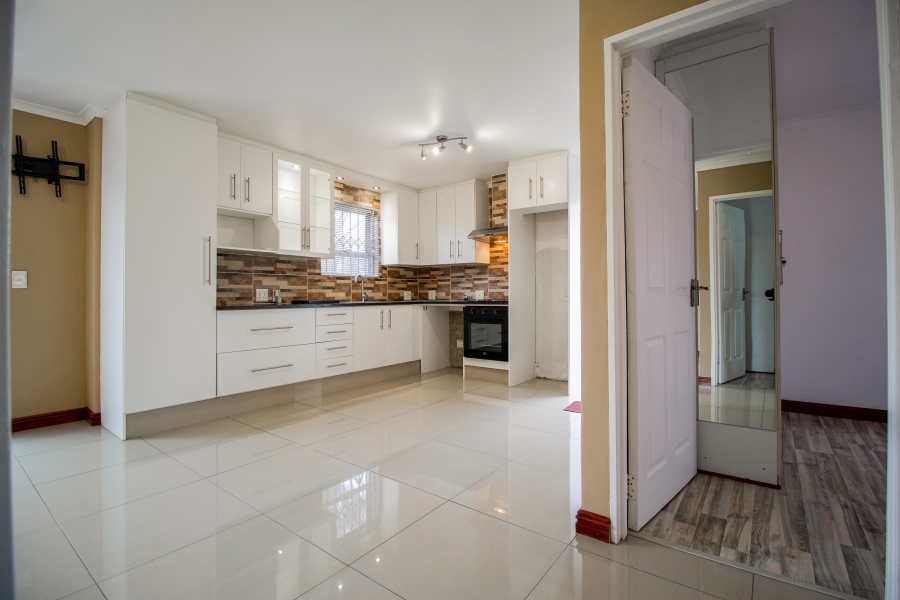 2 Bedroom Property for Sale in Goodwood Park Western Cape